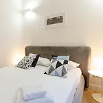 Suite Sant\'Ambrogio, Università Cattolica