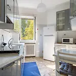 Bright & Cozy Apartment - Gambara