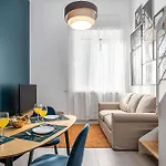 Classbnb - Bright Apartment Near The City Center