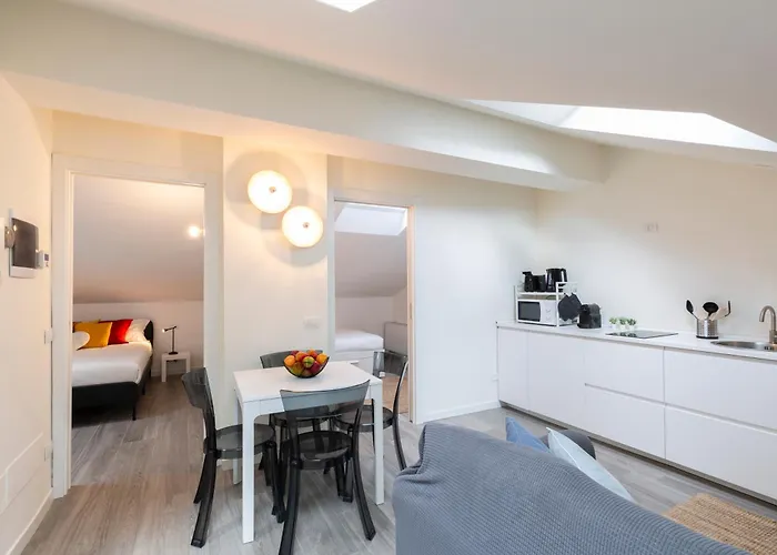 Bright Attic M4 - 2 Bedrooms