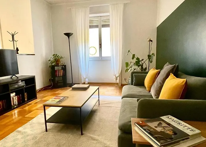 Downtown Milan Chic Apartment - Quiet Retreat With Free Wifi & Air Conditioning