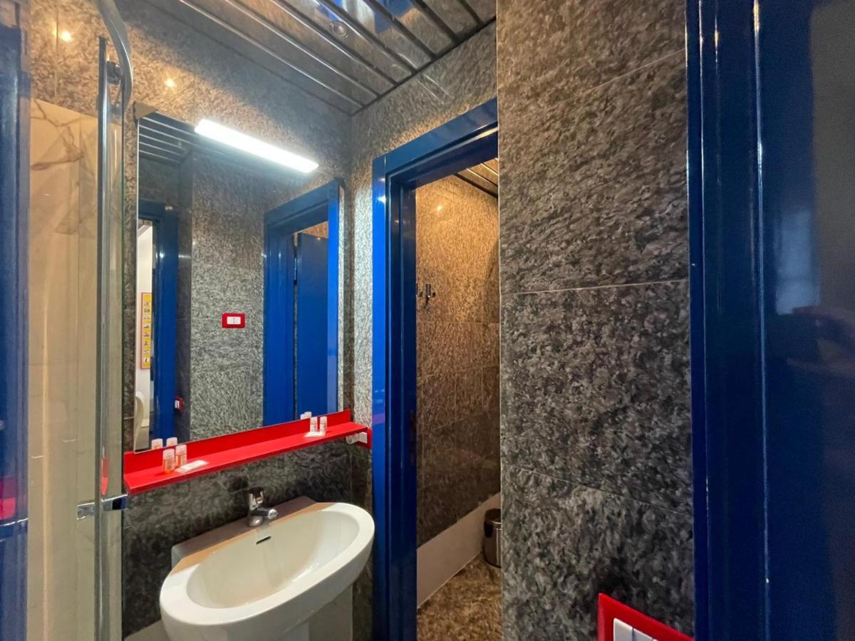 Apartment Camperio & Colorful In Cordusio