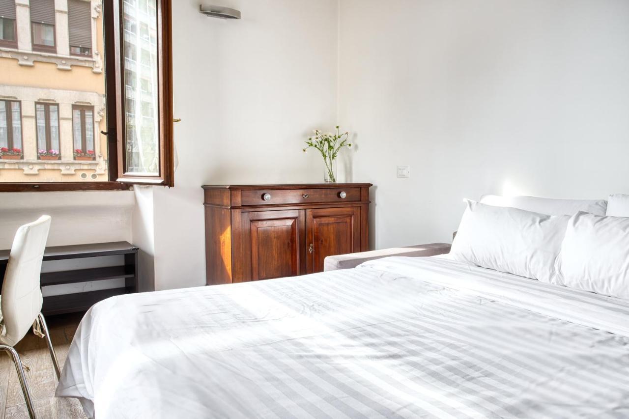 Joivy Classic Flat With Balcony * Milan