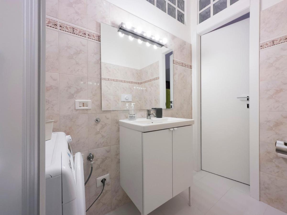 Xenia - Stylish Colorful Apt- Upbeat & Well-connected Area Milan