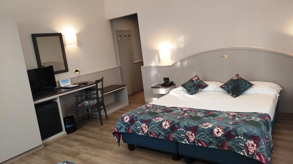 Hotel Mokinba Montebianco 4*