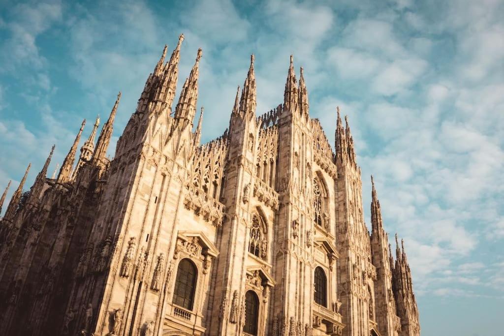 Linate Airport Elegant Suite,tram 1 Minute Away Apartment Milan