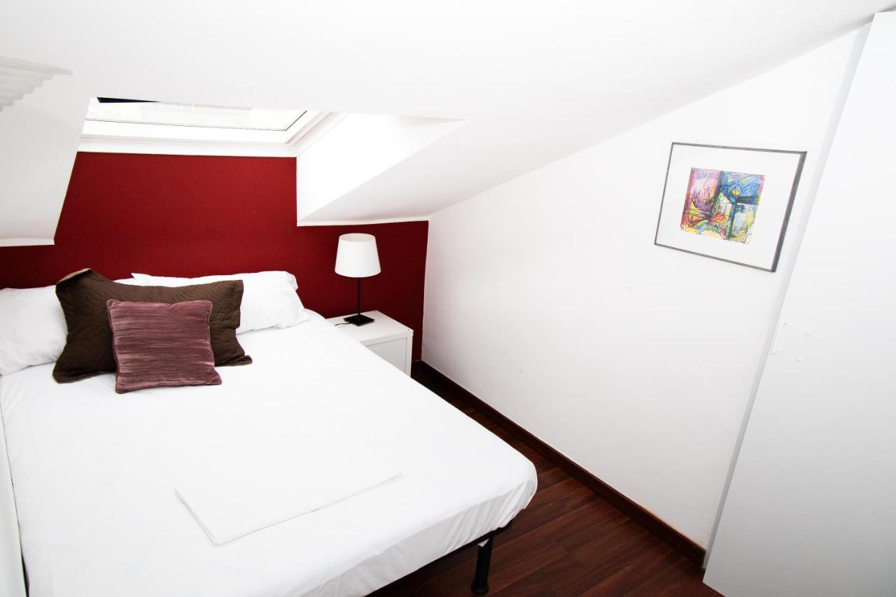 Hosting Dreams Attics - Duomo Apartment Milan