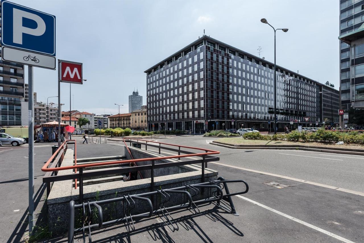 Stayeasy Quadronno33 - 3 Bedrooms, 2 Baths - Duomo Walking Distance * Milan