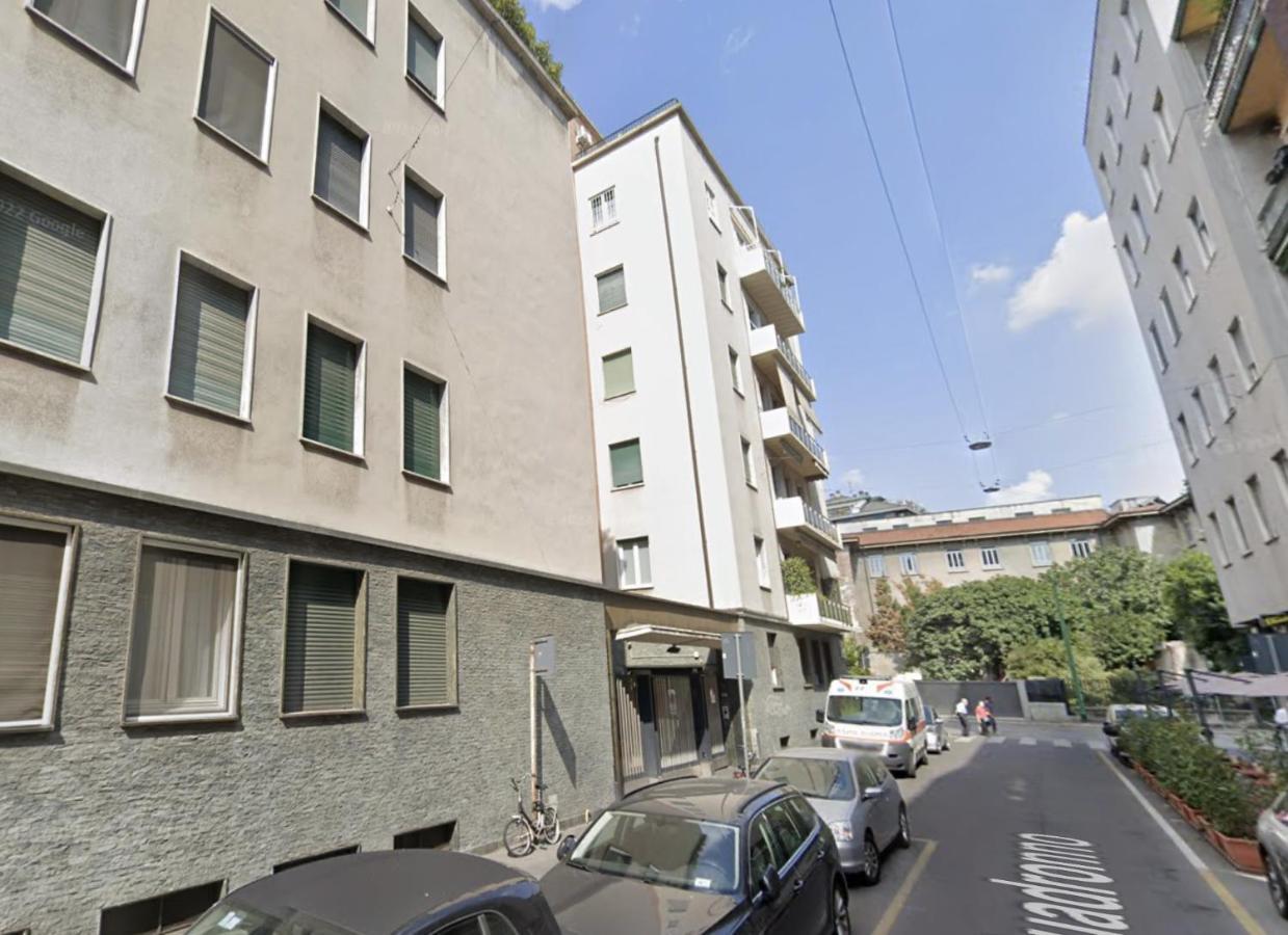 Stayeasy Quadronno33 - 3 Bedrooms, 2 Baths - Duomo Walking Distance Apartment Milan