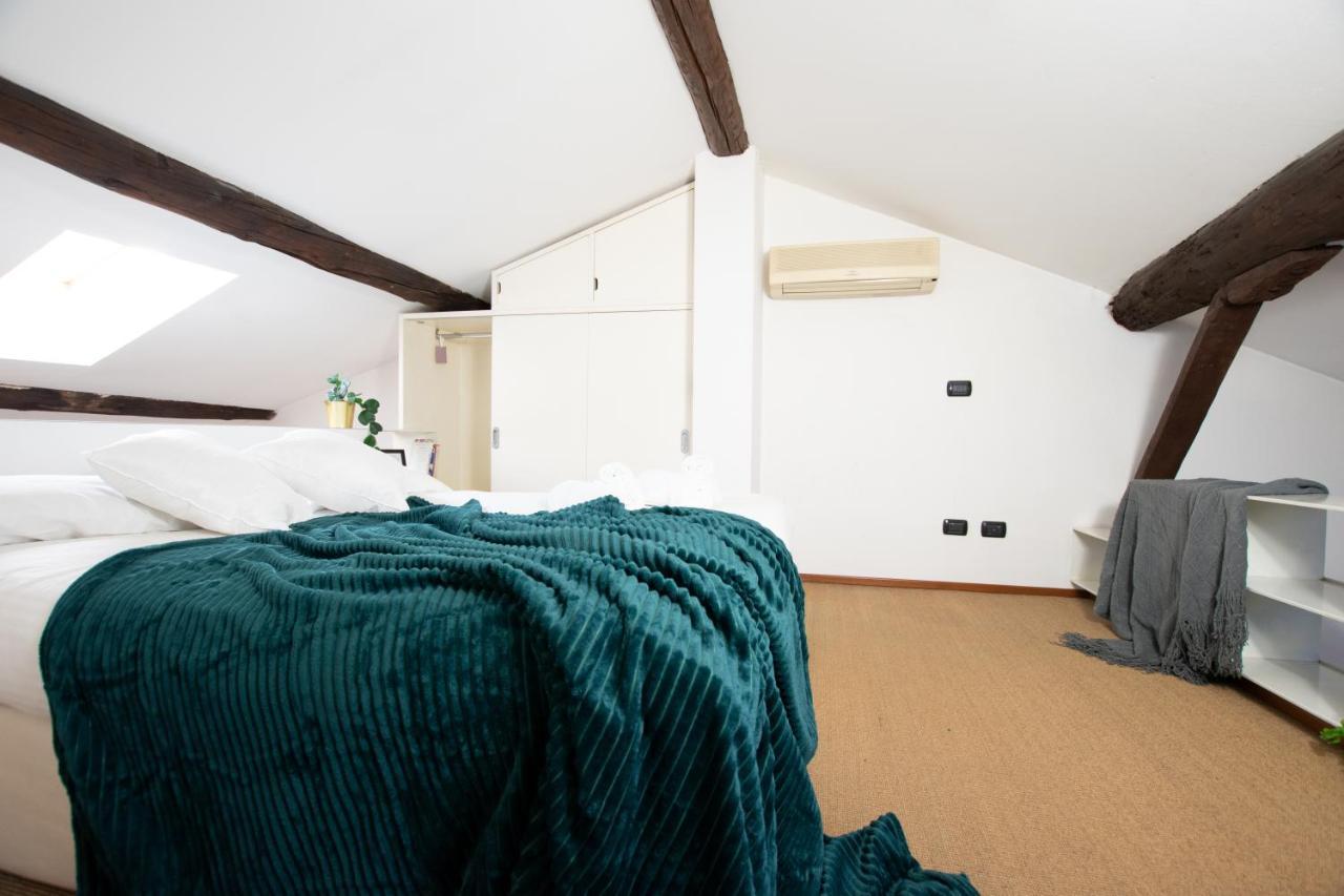 Ihost - Ticinese 75 * Milano