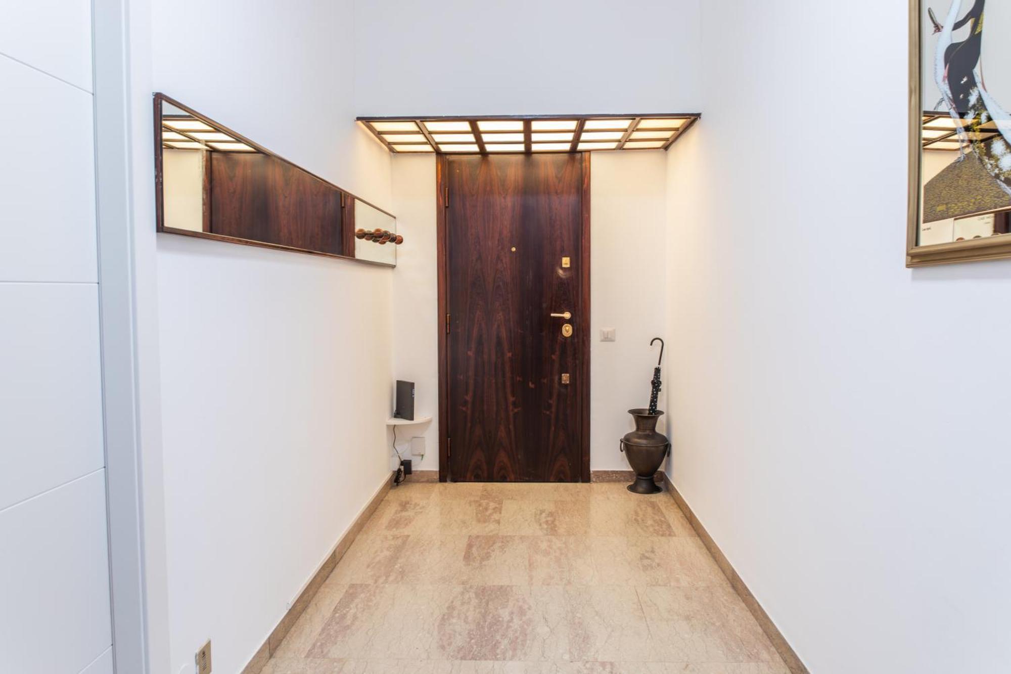 Apartment Centrale Vicino Metro E Duomo, Con 2 Bagni E Aria Condizionata *