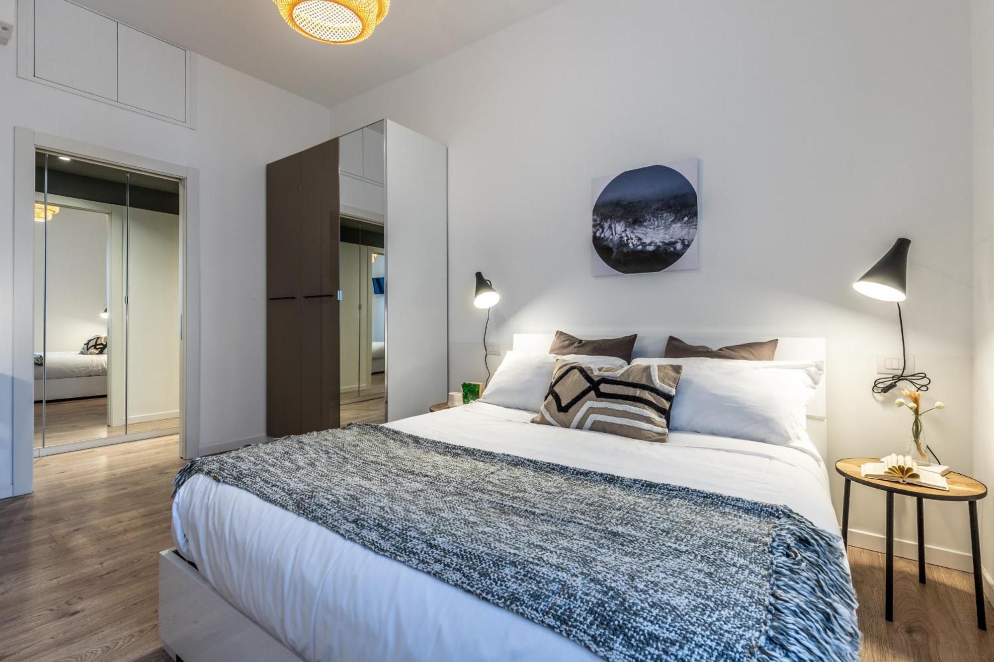 Apartment Stayeasy Quadronno33 - 3 Bedrooms, 2 Baths - Duomo Walking Distance Milan