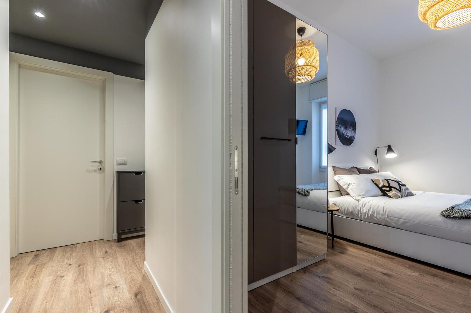 Stayeasy Quadronno33 - 3 Bedrooms, 2 Baths - Duomo Walking Distance Apartment *