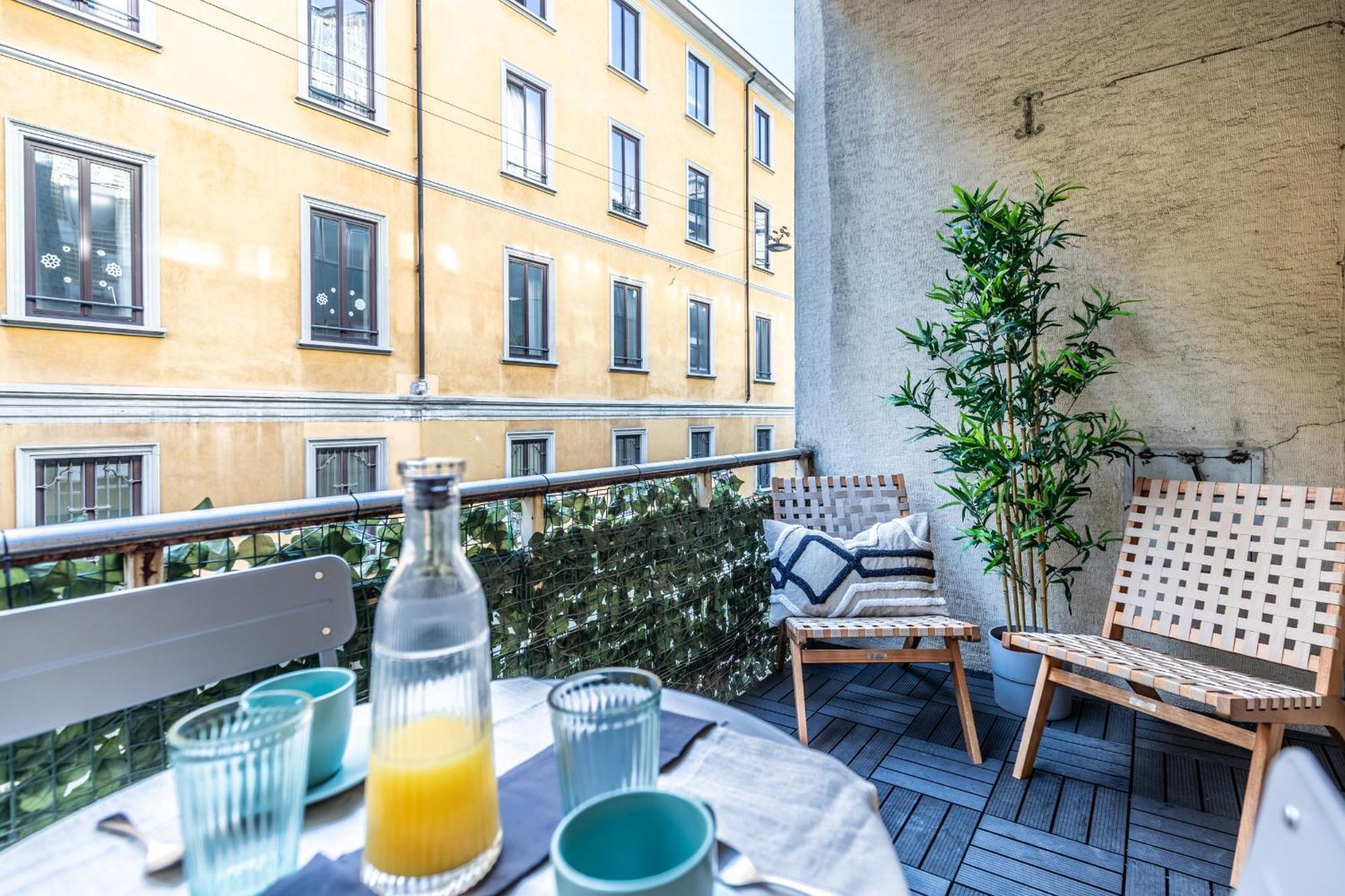 Apartment Stayeasy Quadronno33 - 3 Bedrooms, 2 Baths - Duomo Walking Distance