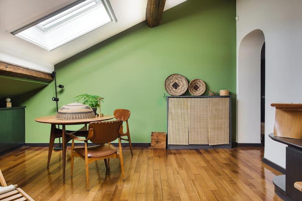 The Green Oriental; Gem In The Duomo City Center Milão