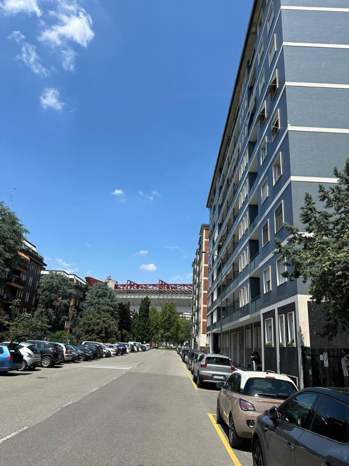 Difronte A San Siro * Milão