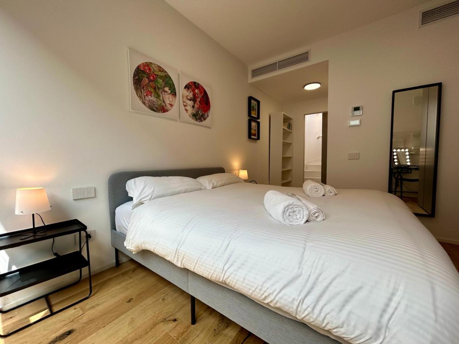 Apartment Kibilu Luxury With Terrace, Isola District And Near Garibaldi Station
