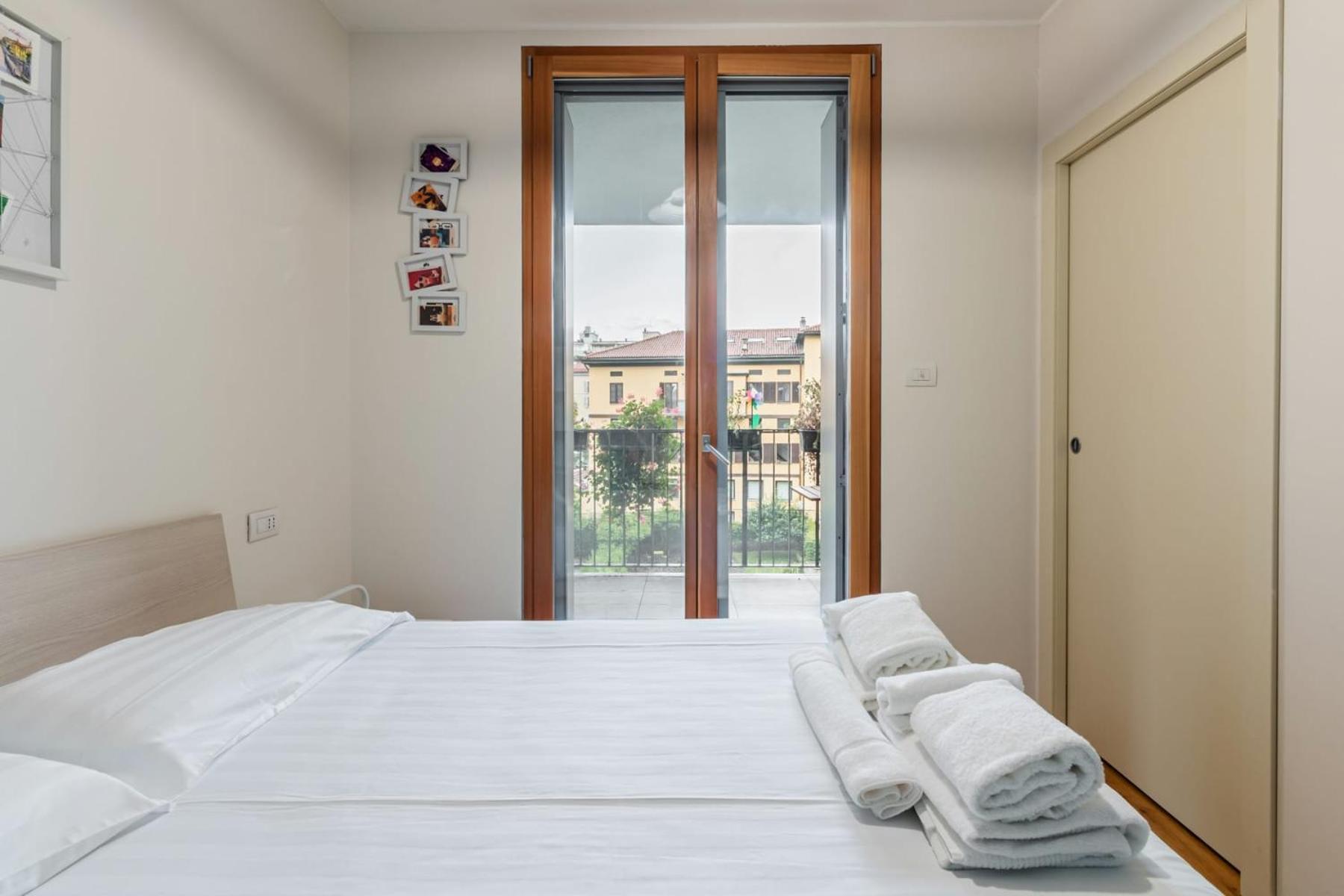 Homeby, Oasis * Milan