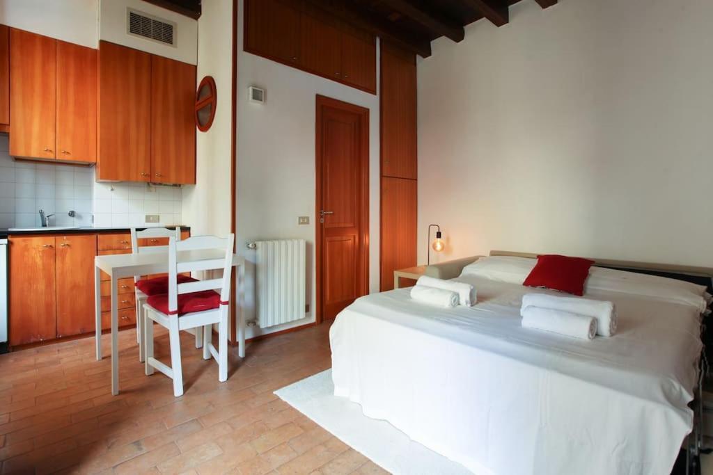 Charming Flat In Brera Apartment