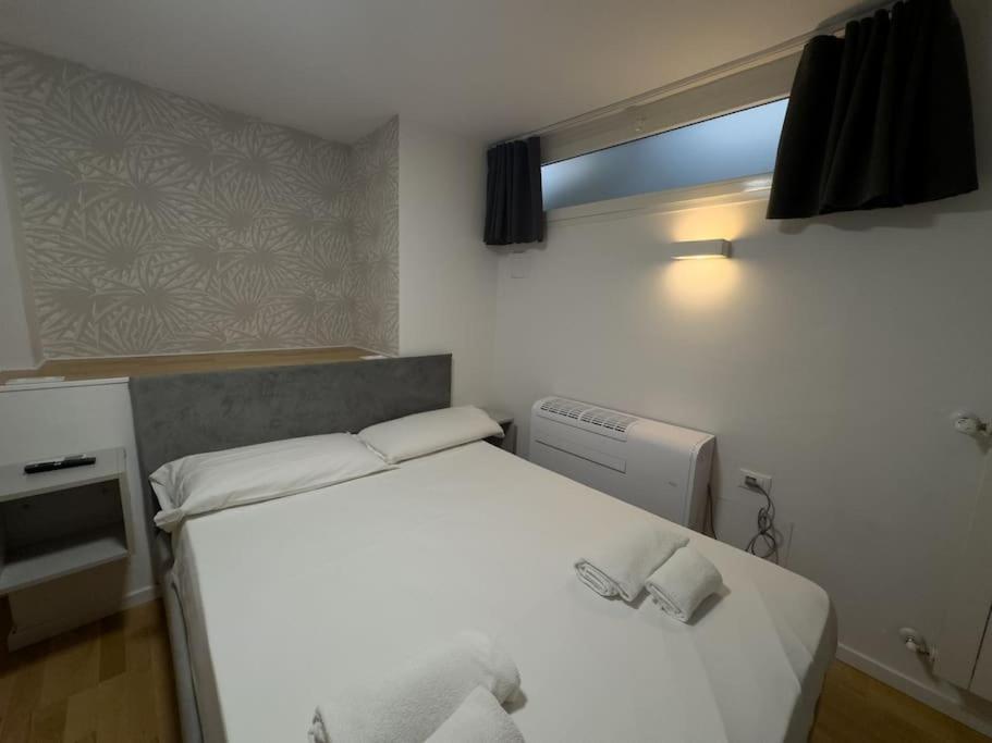 Apartamento Brunacci Suite, 5 Min To Navigli Milão