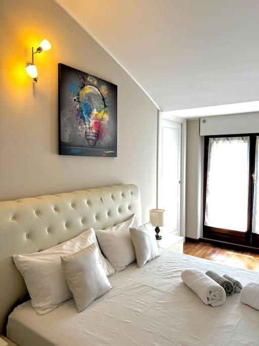 Moderno E Luminoso Con Terrazzo, M2 Malpensa Train Apartment Milan