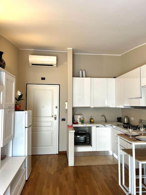 Apartment Moderno E Luminoso Con Terrazzo, M2 Malpensa Train Milan