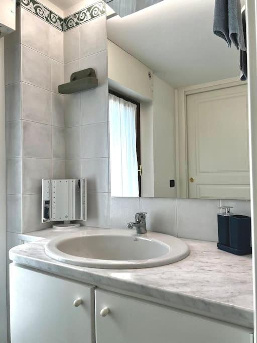 Apartment Moderno E Luminoso Con Terrazzo, M2 Malpensa Train