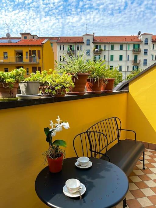 Moderno E Luminoso Con Terrazzo, M2 Malpensa Train Apartment Milan