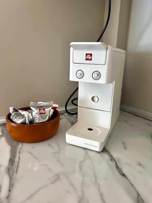 Moderno E Luminoso Con Terrazzo, M2 Malpensa Train Apartment *