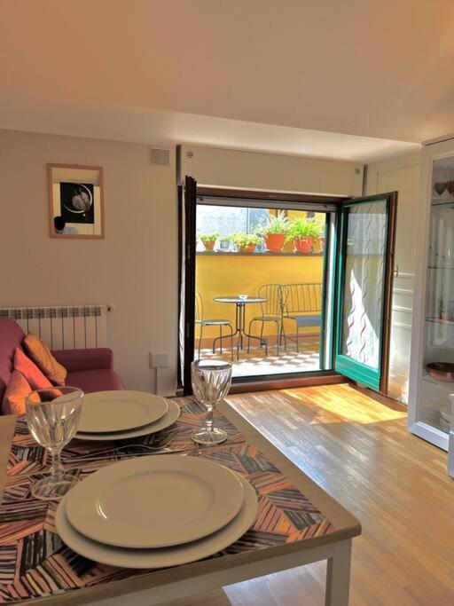 Moderno E Luminoso Con Terrazzo, M2 Malpensa Train Apartment *