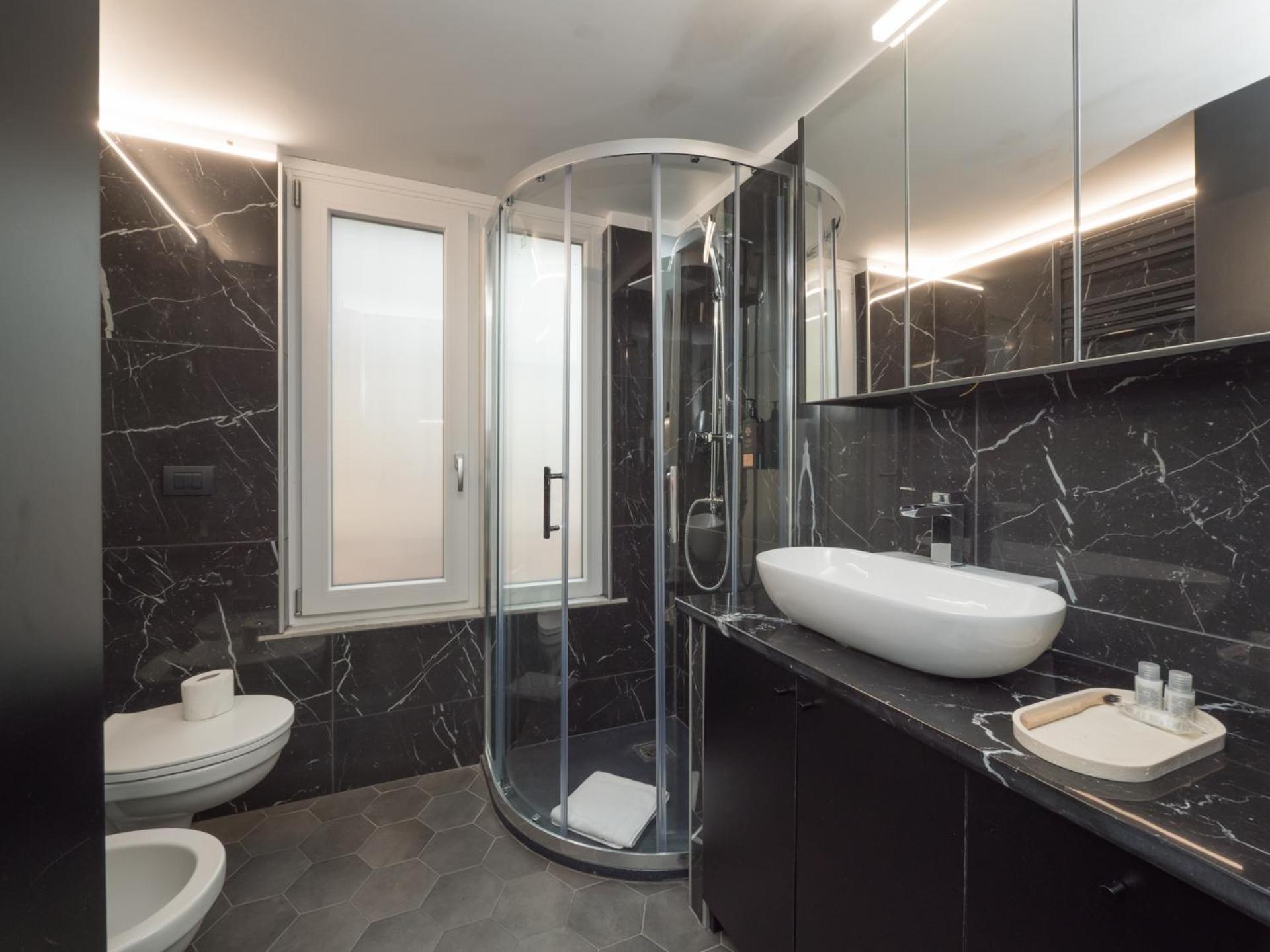 Apartment Isola-garibaldi Newly Renovated 1 Bedroom By Rentopolis