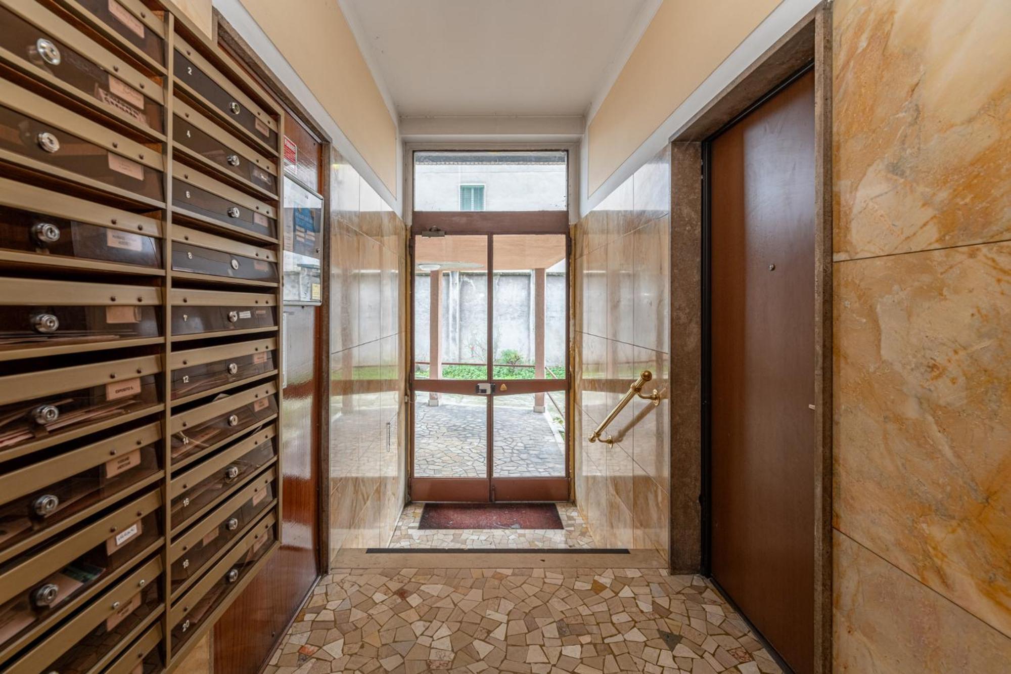 Brand New And Close To Downtown! Apartment *