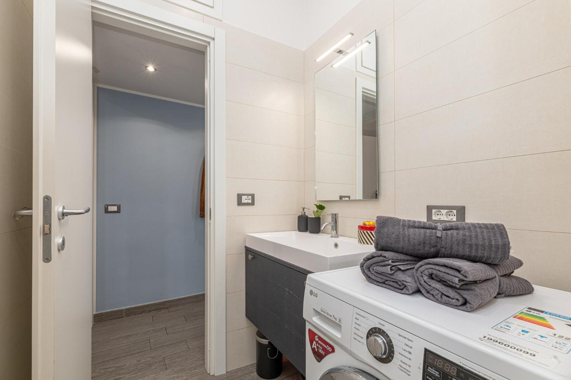 Brand New And Close To Downtown! Apartment