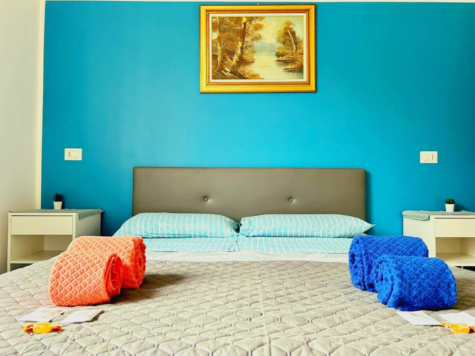 -l' Oasi Del Turista, 3- Station Guest house
