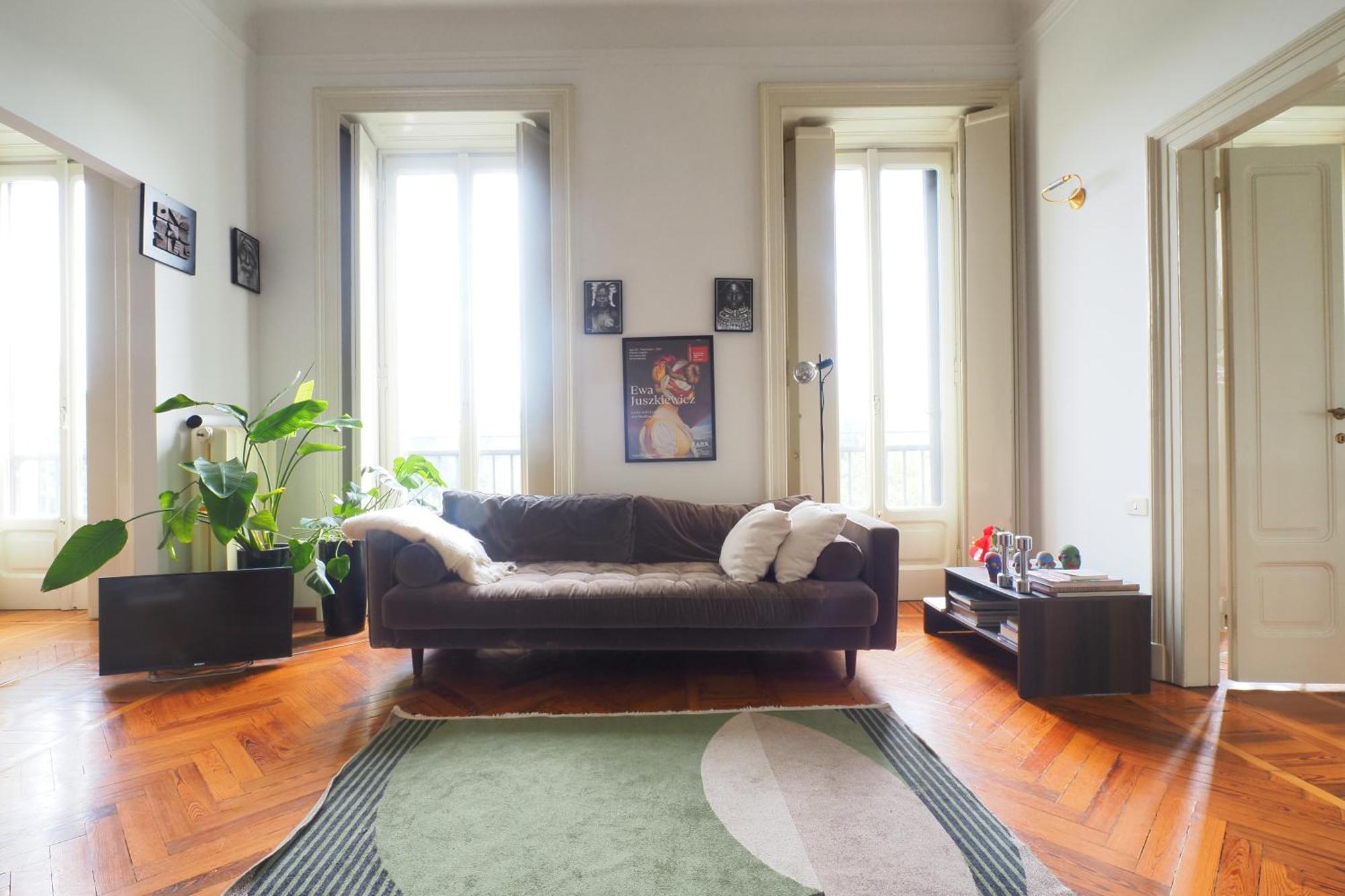 Location Cavour Milan