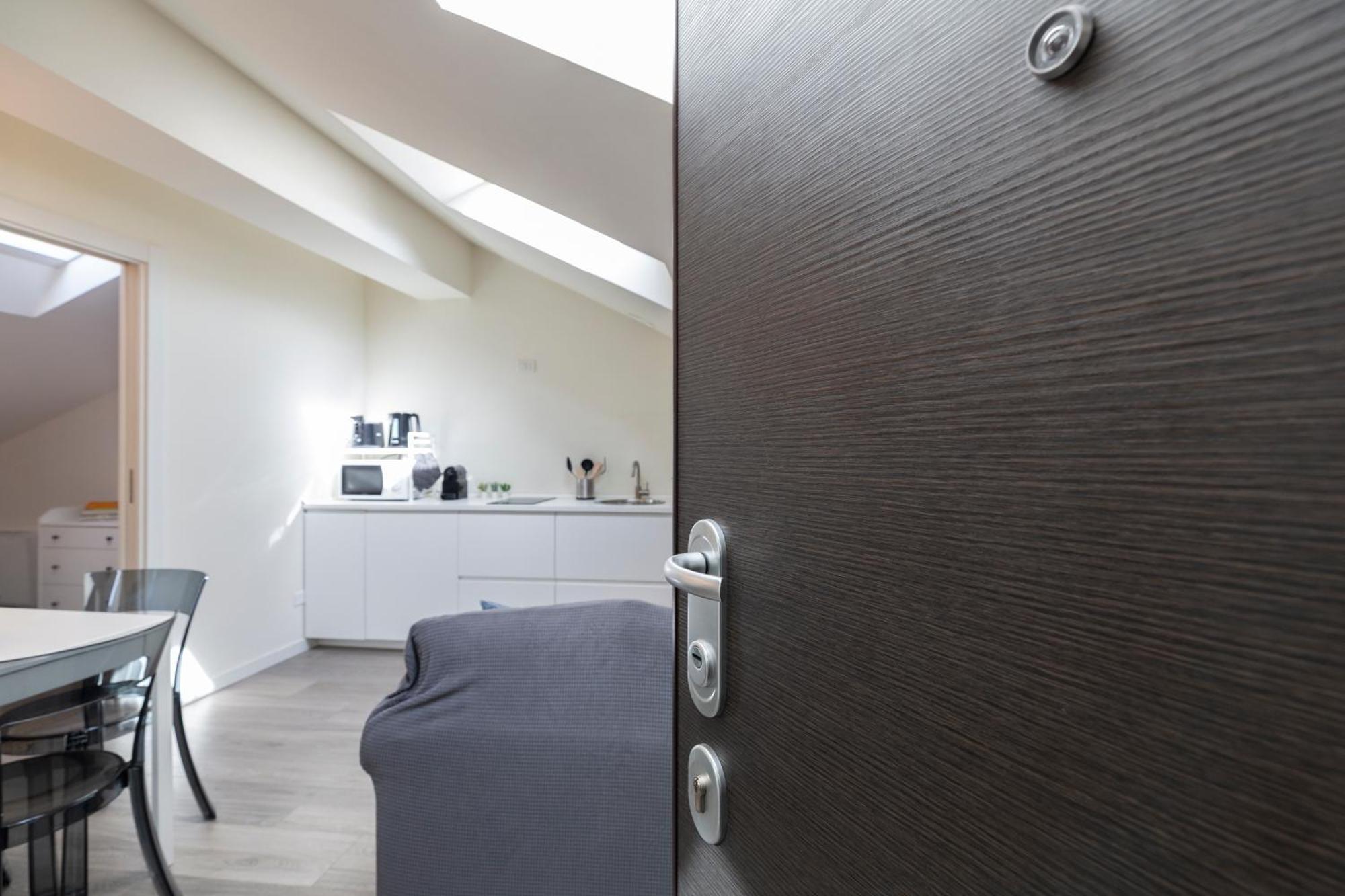 Bright Attic M4 - 2 Bedrooms Apartment Milan