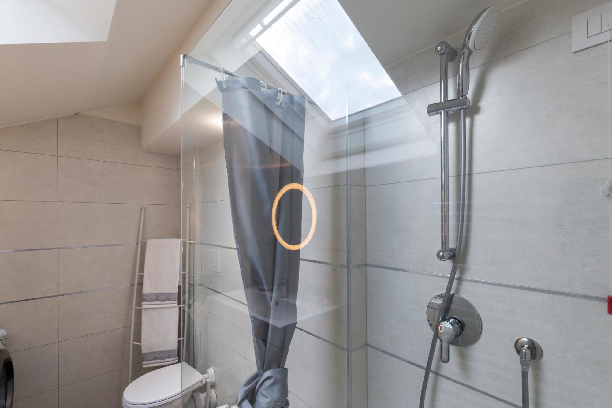 Bright Attic M4 - 2 Bedrooms Apartment Milan