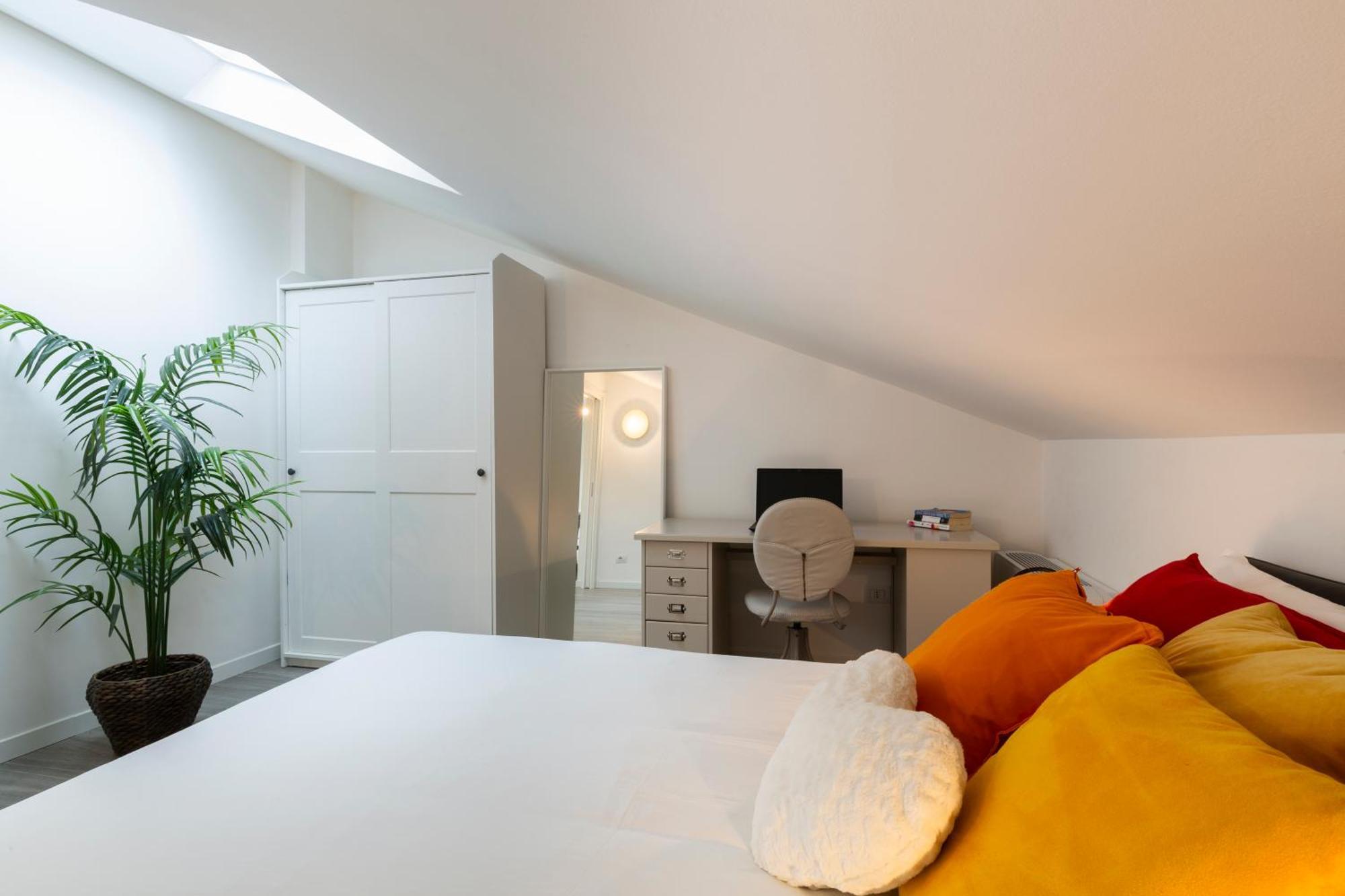 Apartment Bright Attic M4 - 2 Bedrooms Milan