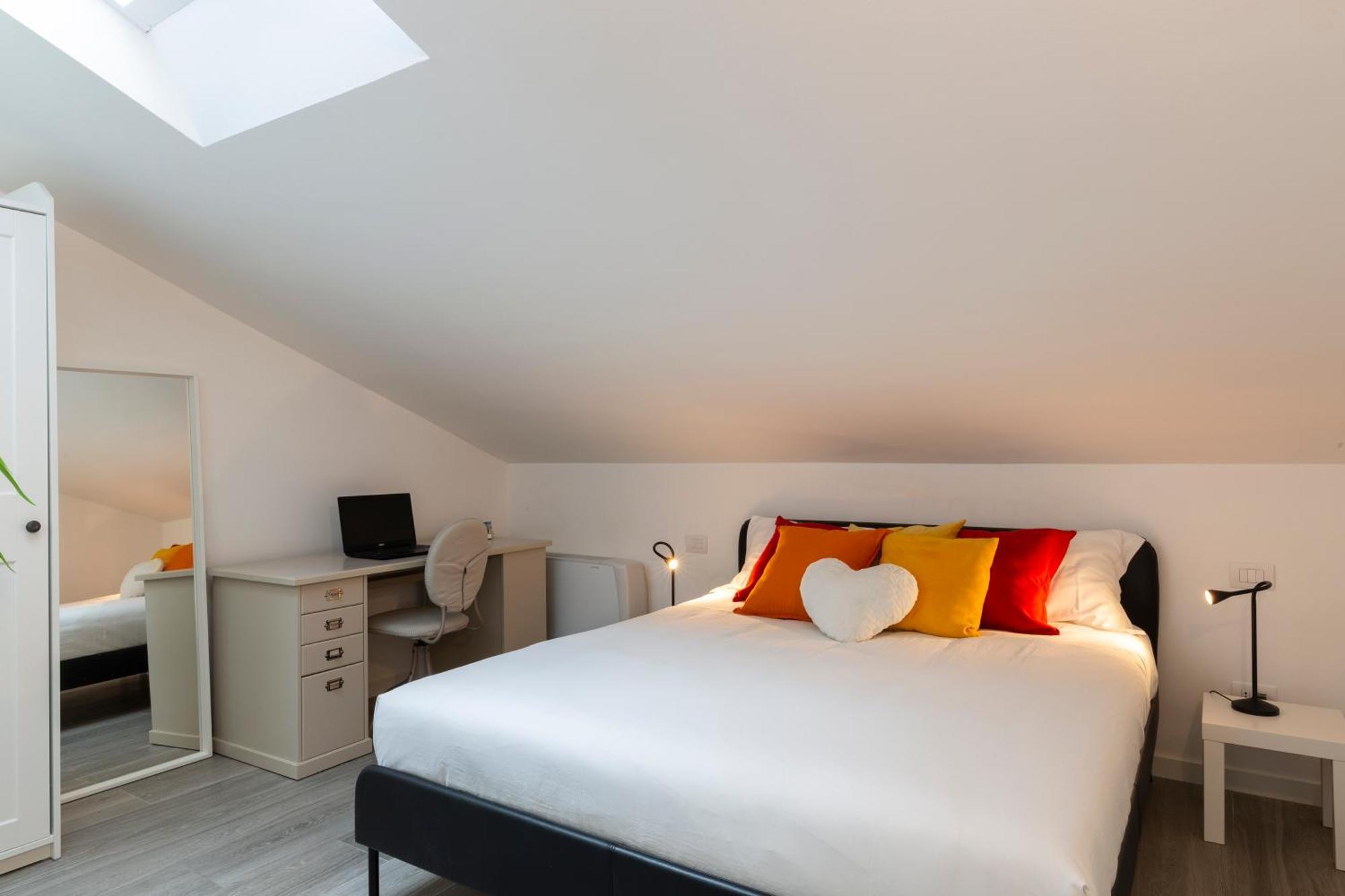 Apartment Bright Attic M4 - 2 Bedrooms *