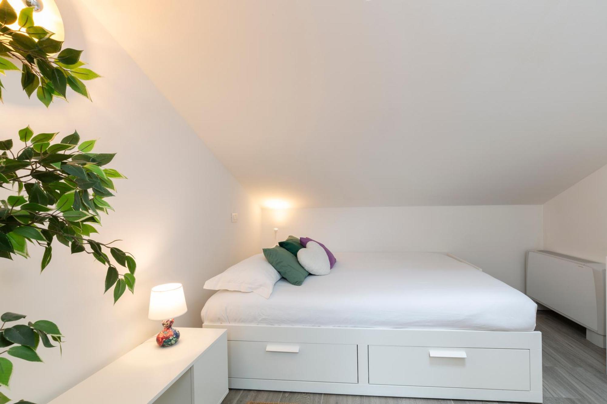 Apartment Bright Attic M4 - 2 Bedrooms *