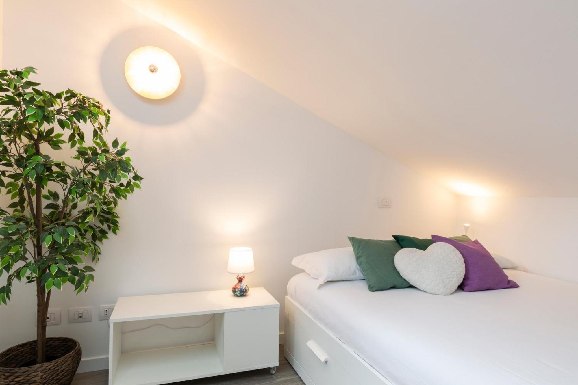 Bright Attic M4 - 2 Bedrooms * Milan