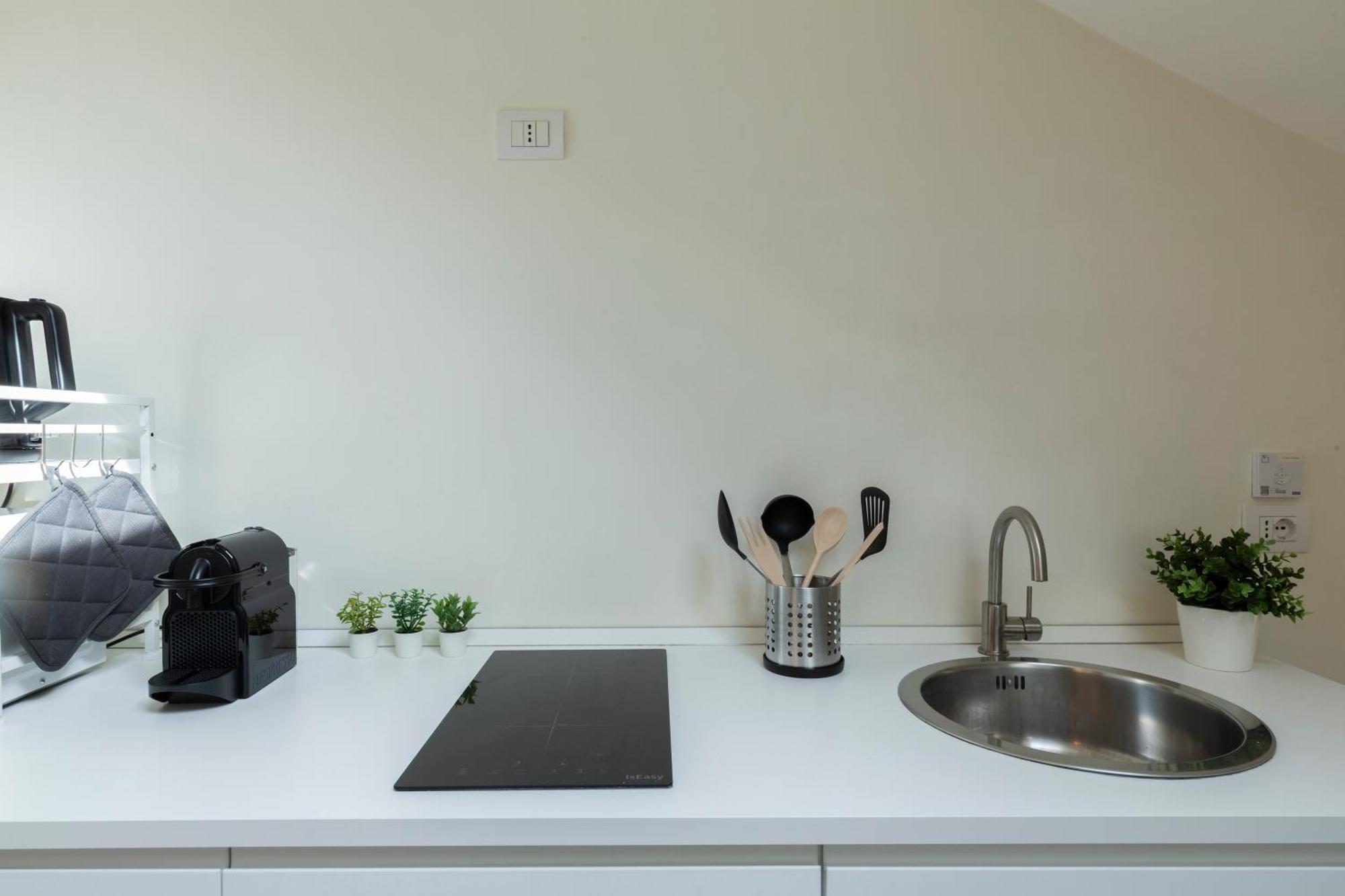 Bright Attic M4 - 2 Bedrooms