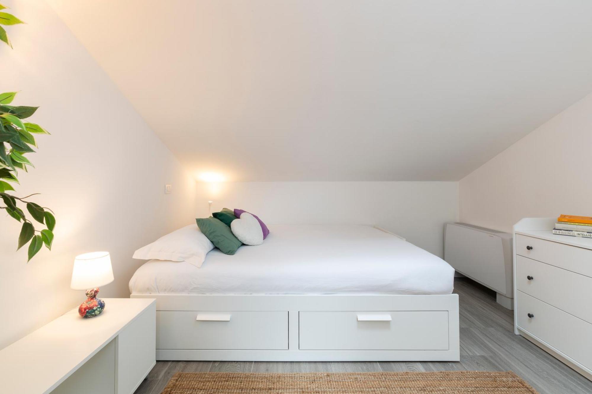 Apartment Bright Attic M4 - 2 Bedrooms *