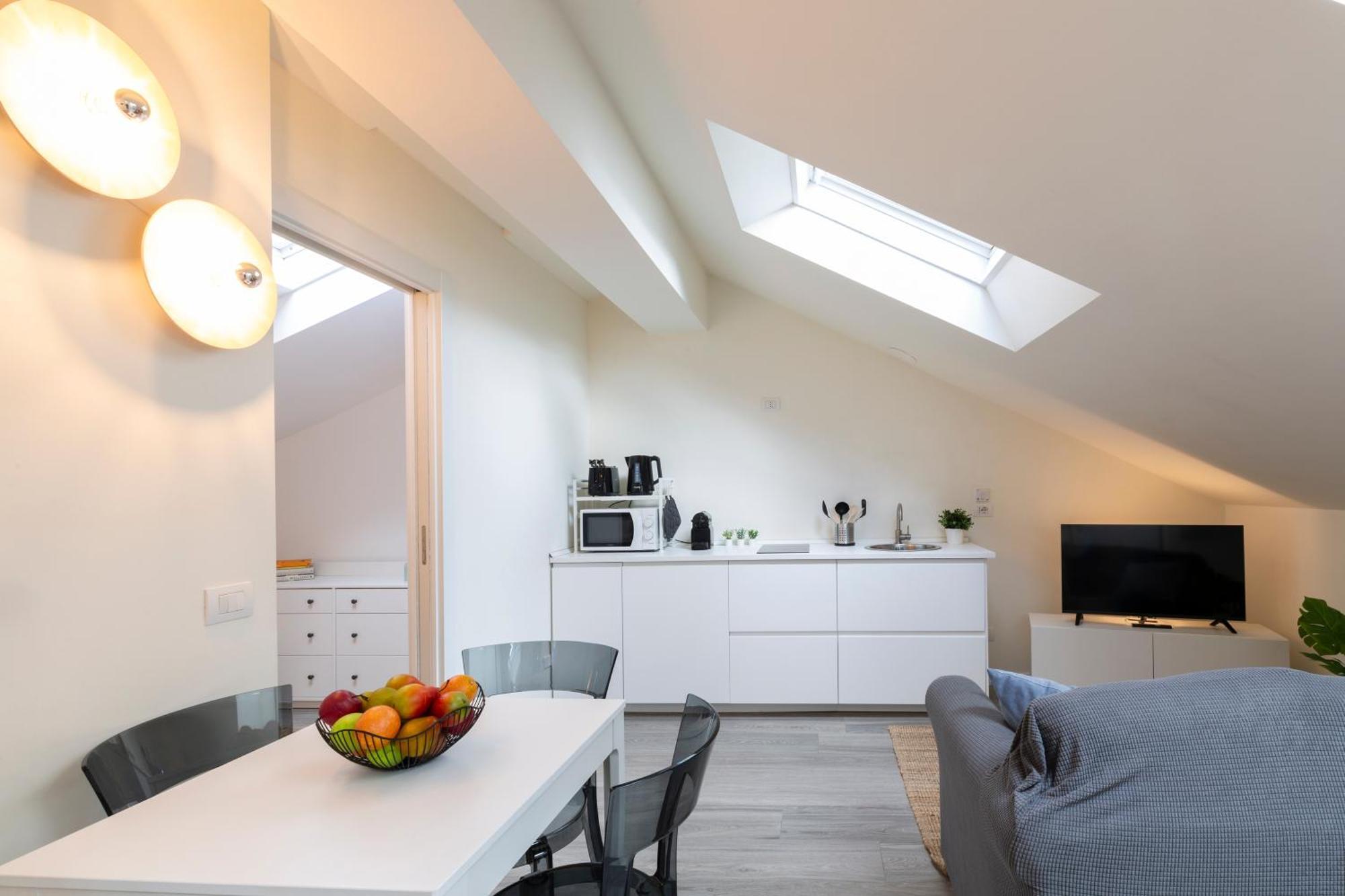 Bright Attic M4 - 2 Bedrooms Milan