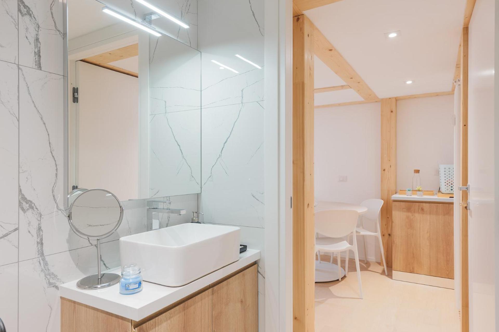 Modern Loft In - Near Lodi Tibb Metro *