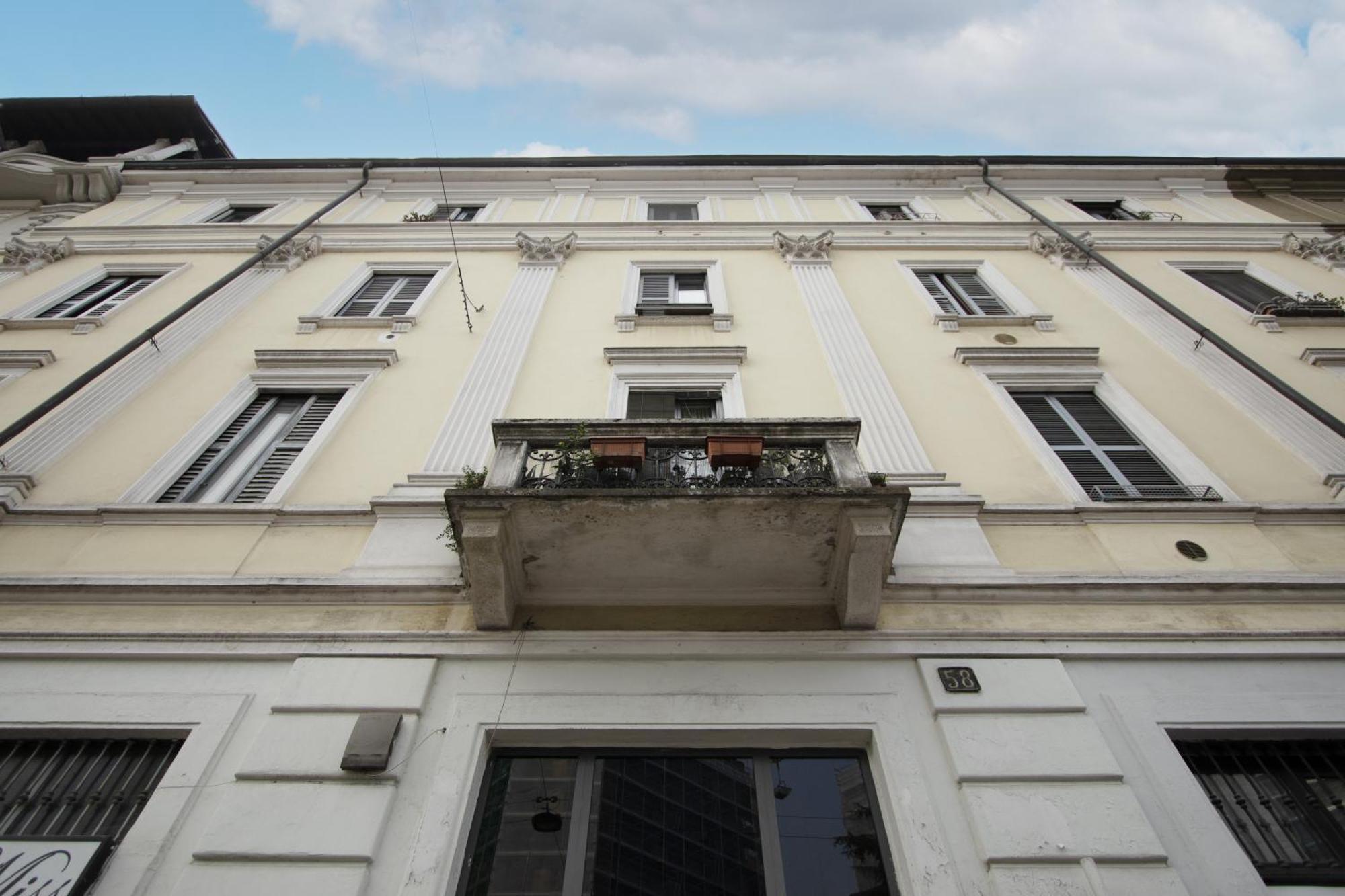Penthouse With Patio & 2 Baths, 10 Min To Duomo Appartamento Milano