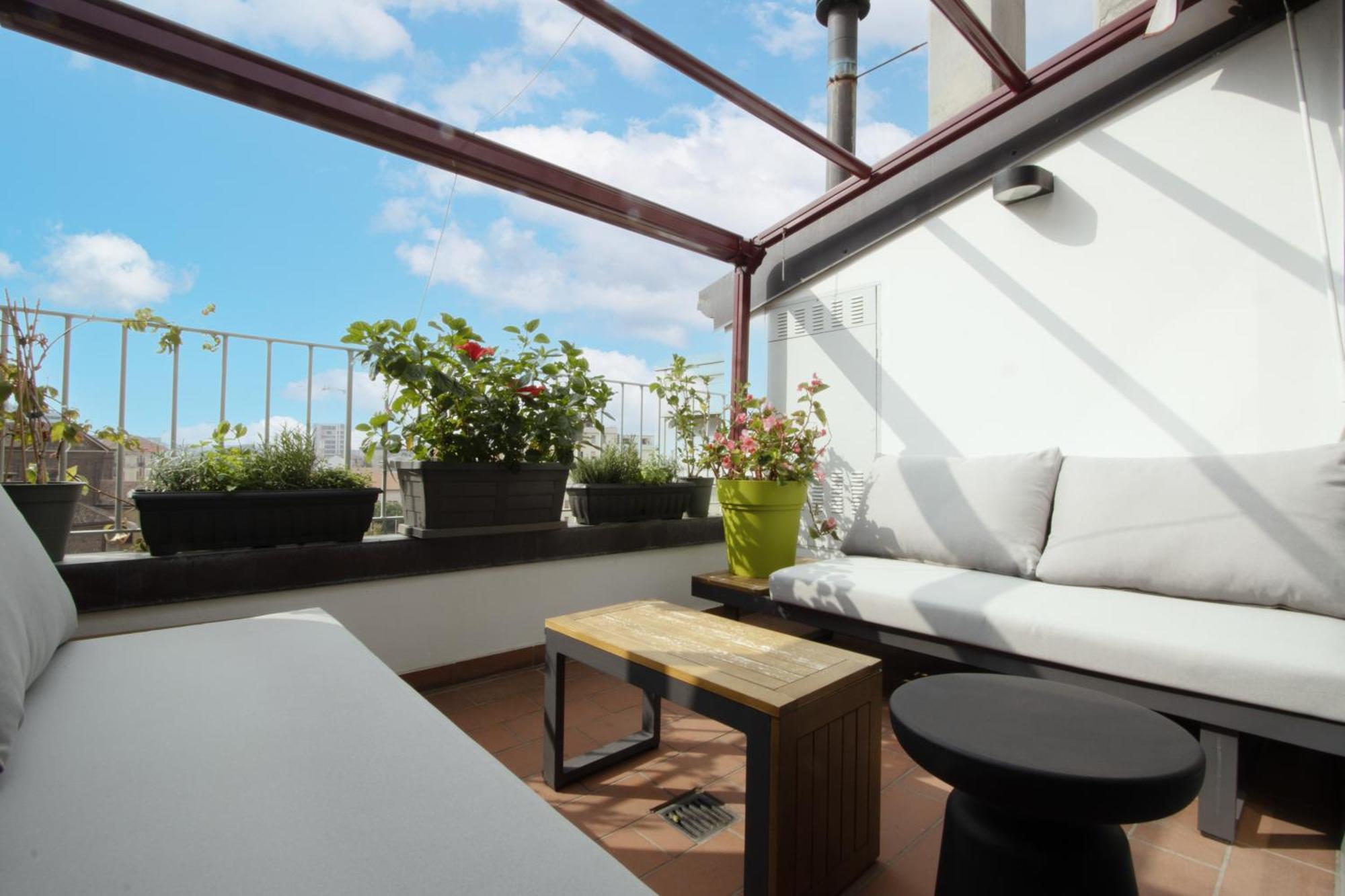 Penthouse With Patio & 2 Baths, 10 Min To Duomo Appartamento *