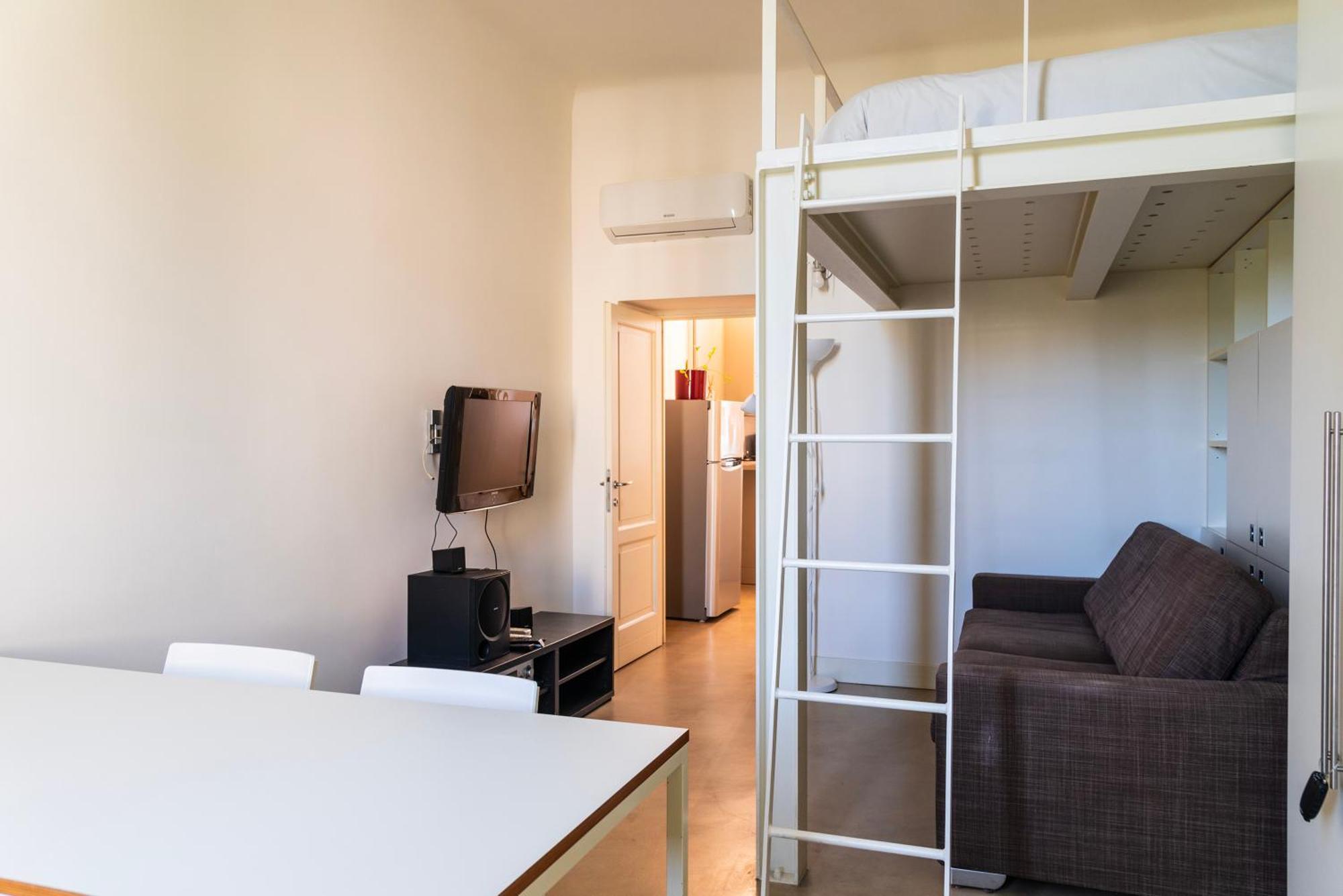 Youhosty - Navigli View Apartment