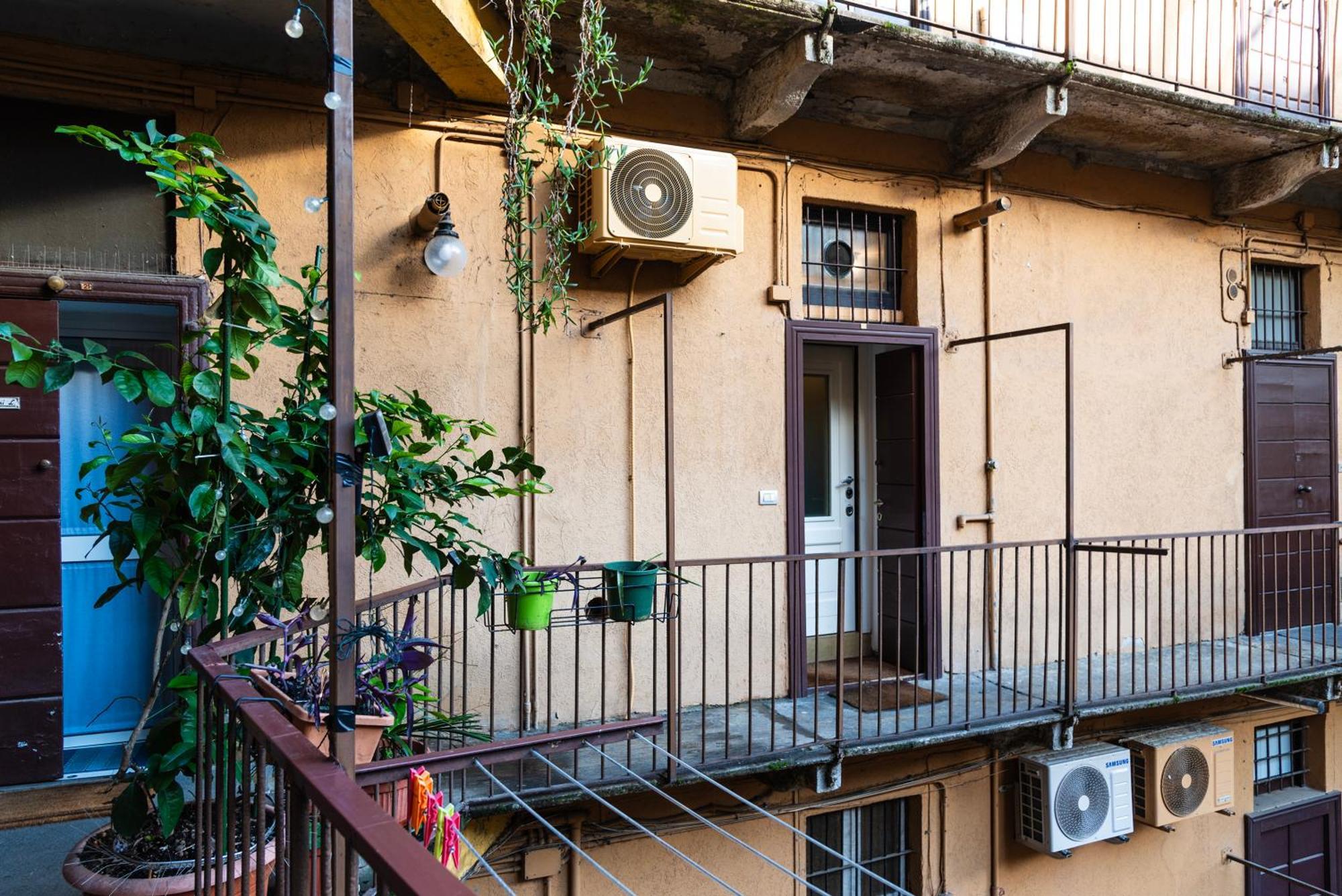 Youhosty - Navigli View Apartment Milan