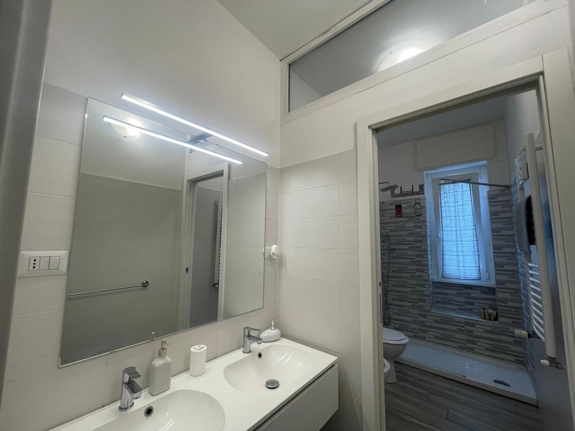 Gardone - Ampio Con 2 Da Letto - Comodo Per Duomo! Apartment Milan